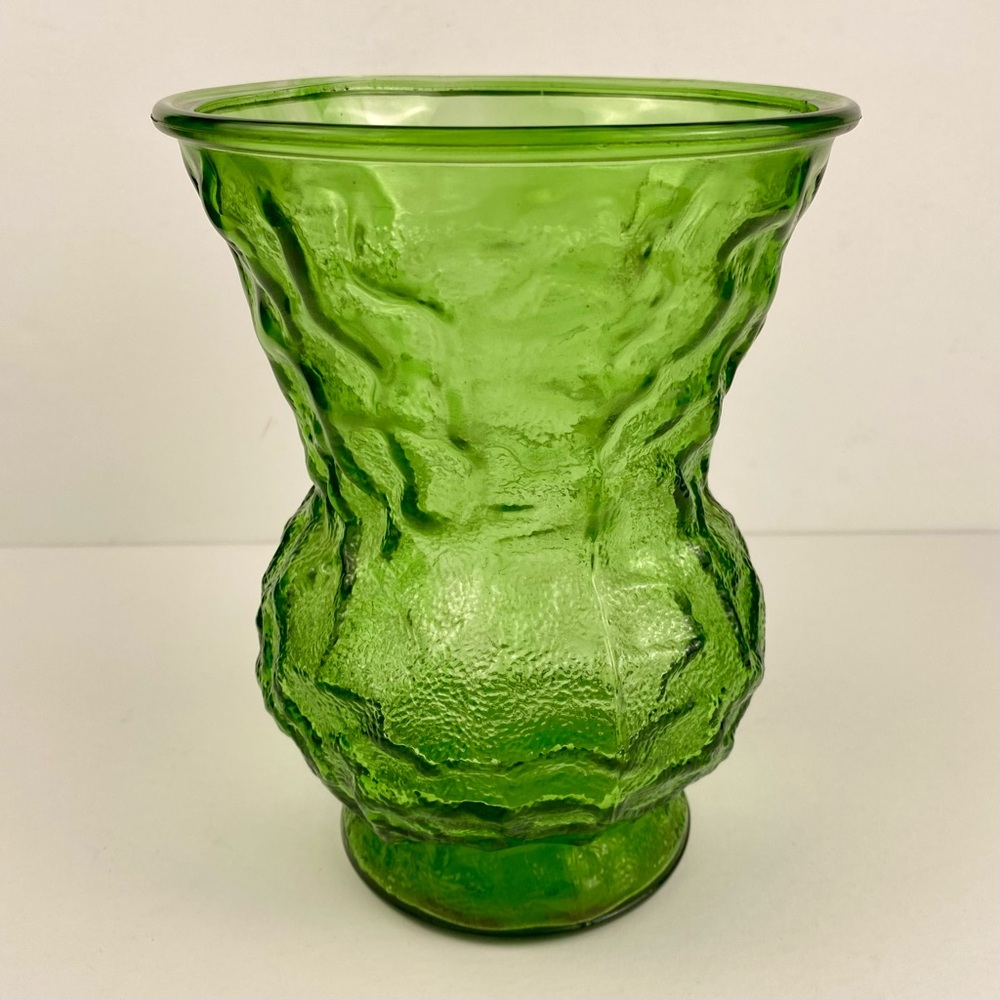 EO Brody Emerald Green Crinkle Glass 8 in Flower Vase Urn Vintage MCM USA